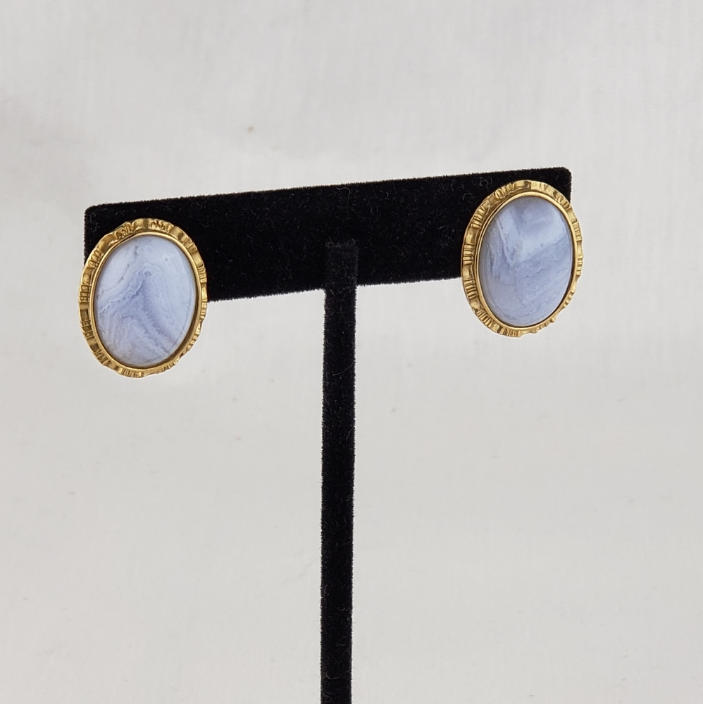 Natural stone blue lace agate in gold-tone setting